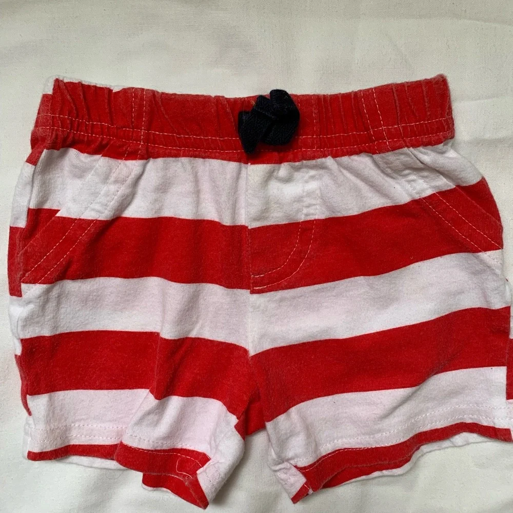 The Children’s Place 3-6 month summer set - 3 shorts and a onesie